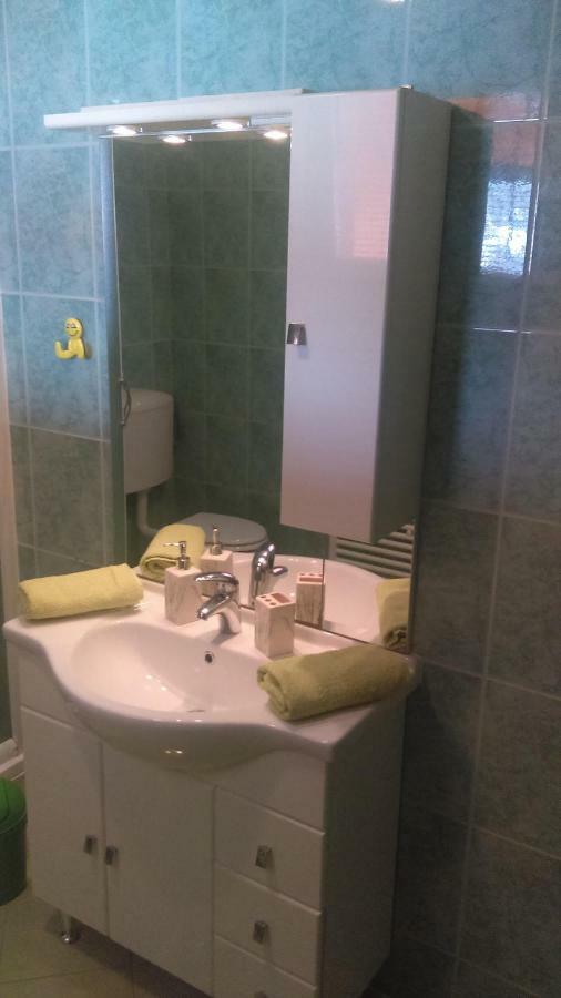 Apartment Petrovic Слунь Екстер'єр фото