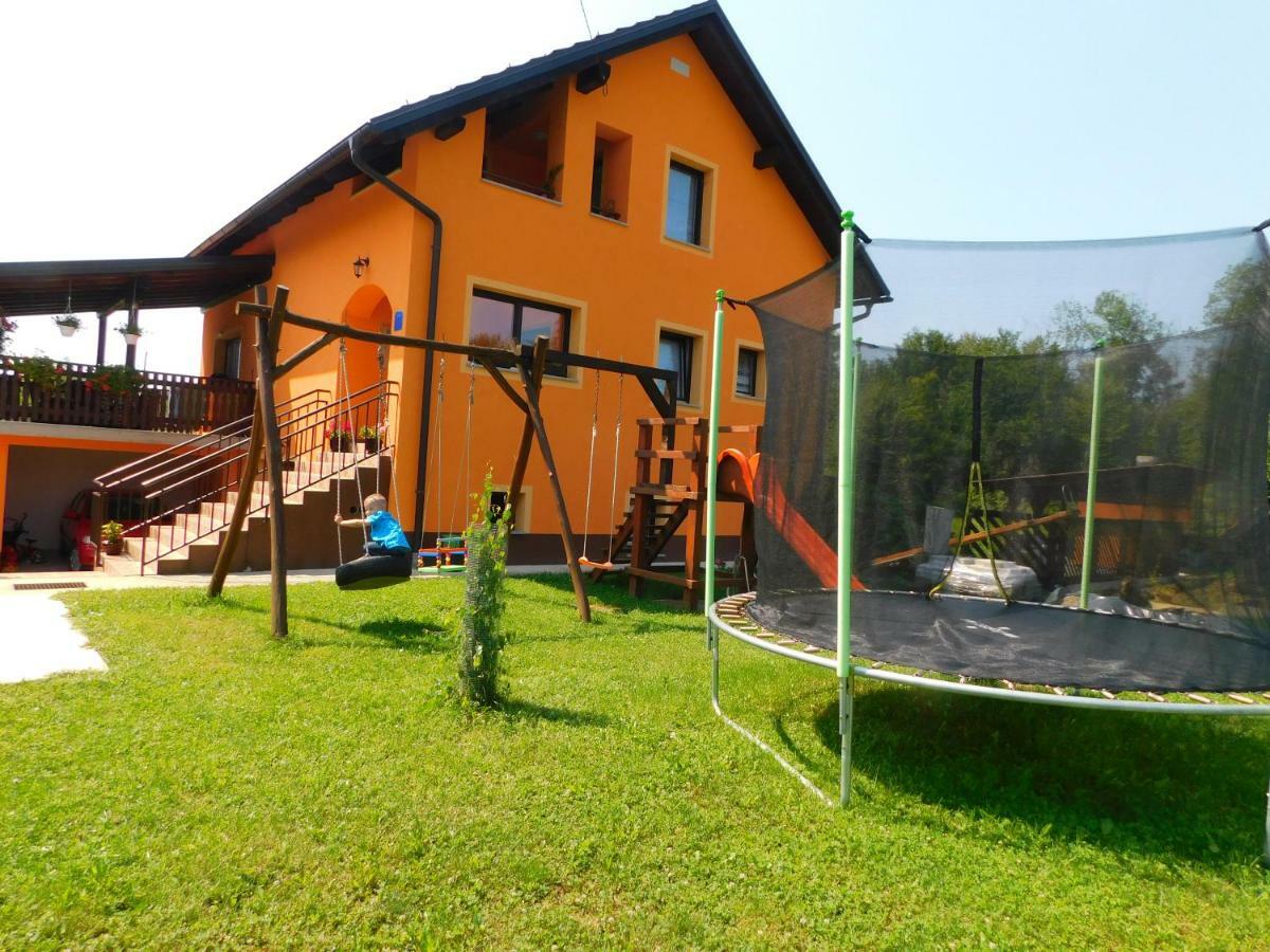 Apartment Petrovic Слунь Екстер'єр фото